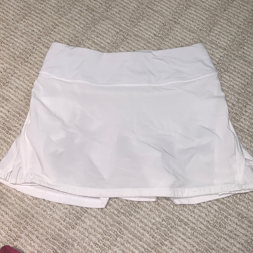 SIZE 4 play off the pleats LULULEMON skirt